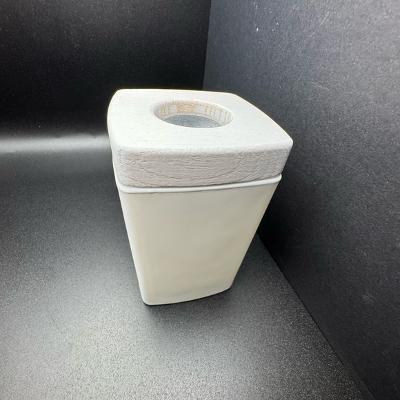 Clean Space Reed Diffuser-Fresh Linens- Huge 6oz- New No Box Or Sticks - Picture 3 of 5